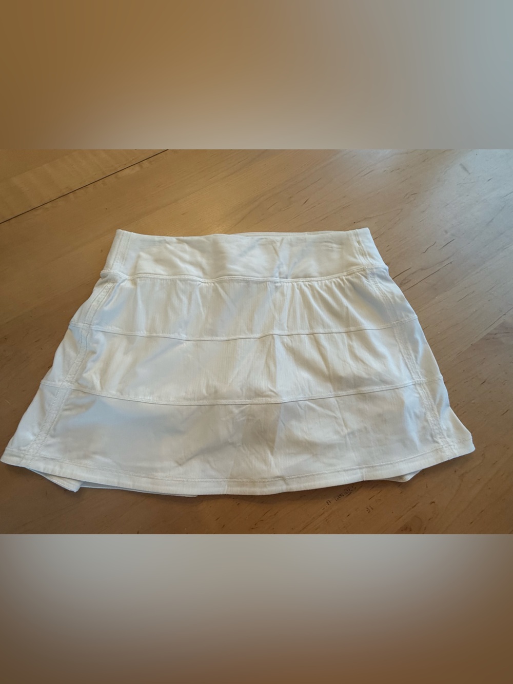 Lululemon - size 8 long - EUC - like new - White Women's Stretch skirt